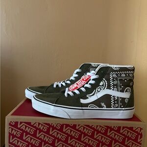 NWT Vans Sk8-Hi Peace Paisley Sneakers, Grape Leaf, size 10